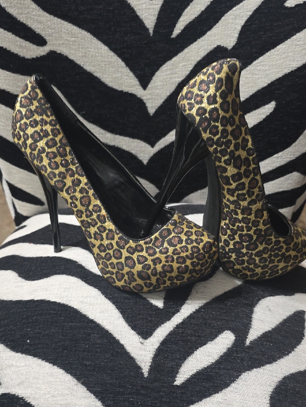 Shi by JOURNEYS Leopard Print Platform Heels in Gold and Black